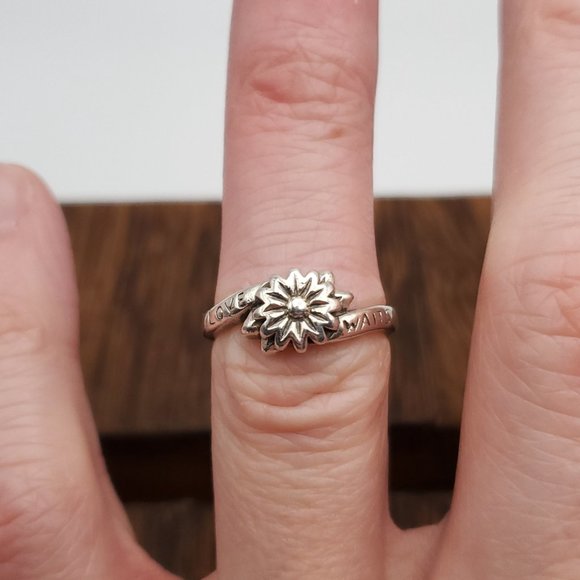 Size 5.5 925 Sterling Silver Love Waits Flower Ring - Picture 2 of 8